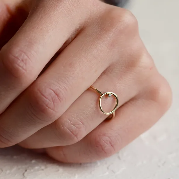 Gold minimalist ring with salt and pepper diamond MERIDA Image