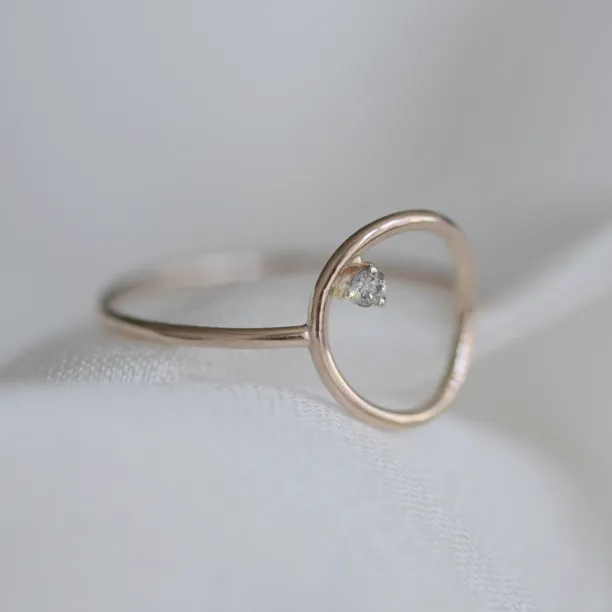 Gold minimalist ring with salt and pepper diamond MERIDA Image