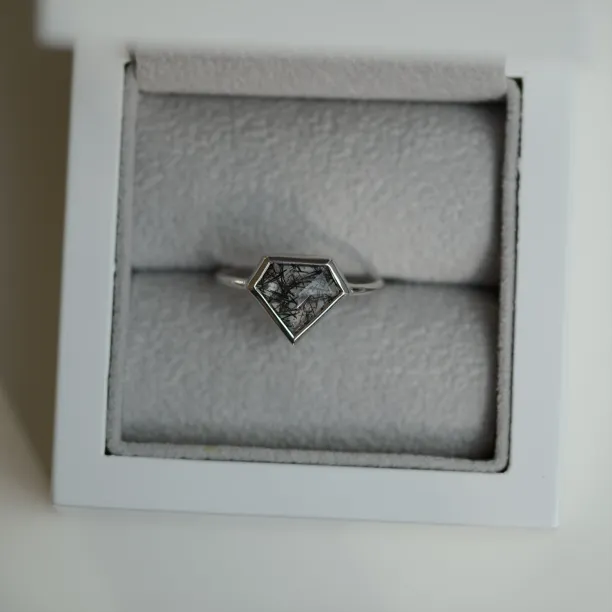 Gold ring with rutile quartz ALMONTE Image