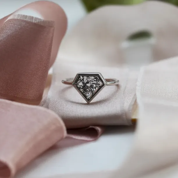 Gold ring with rutile quartz ALMONTE Image