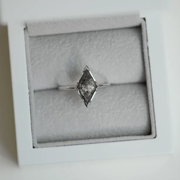 Gold ring with rutile quartz BENITO Image