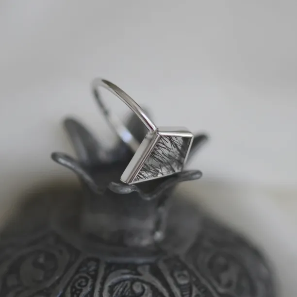 Gold ring with rutile quartz LORA Image