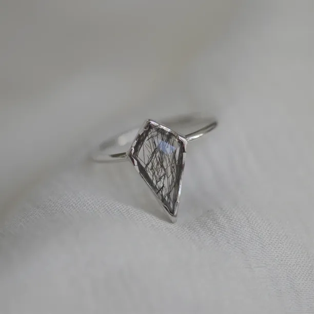 Gold ring with rutile quartz BUNO Image