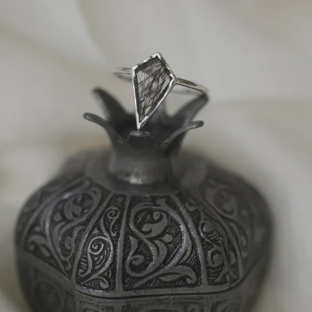 Gold ring with rutile quartz BUNO Image