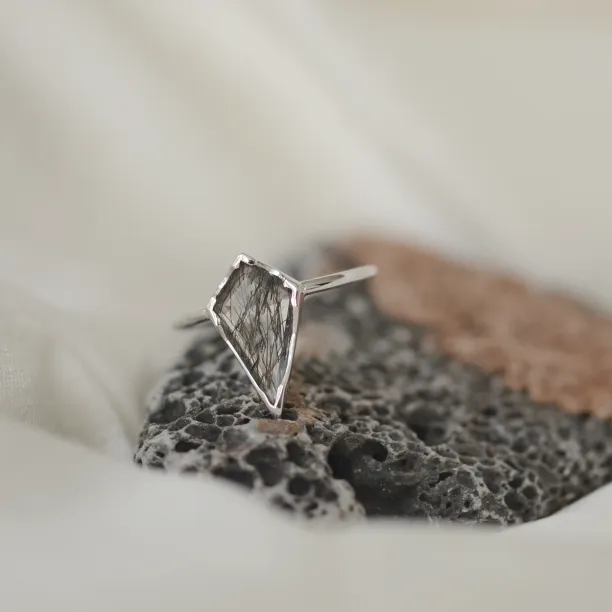 Gold ring with rutile quartz BUNO Image