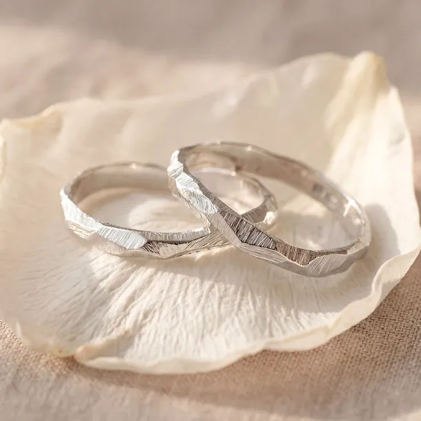 Atypical wedding rings GOLI Image