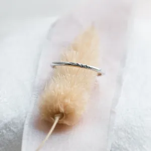 Gold minimalist ring with salt and pepper diamonds OLU Thumbnail