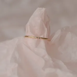Gold minimalist ring with salt and pepper diamonds OLU Thumbnail
