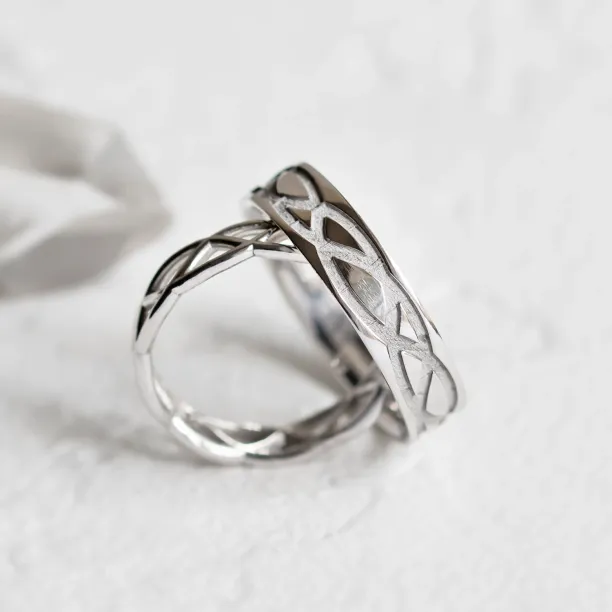 Matching wedding rings with ornament LESI Image