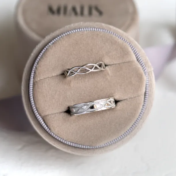 Matching wedding rings with ornament LESI Image