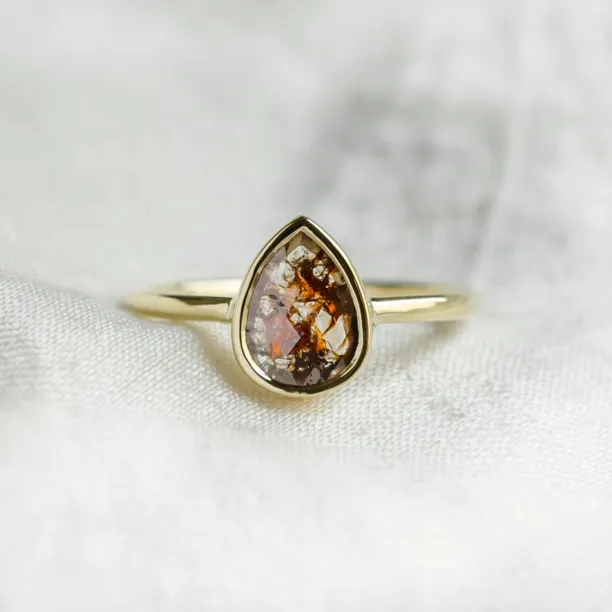 XENIA gold ring with salt and pepper diamond Image
