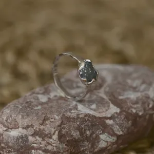 Gold ring with raw diamond GONI Thumbnail