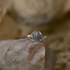 Gold ring with raw diamond GONI Thumbnail