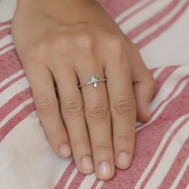 Gold ring with salt and pepper diamond ESSO Image