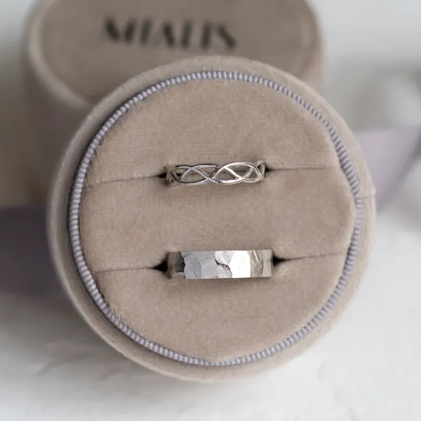 Crossed golden wedding rings JAS Image