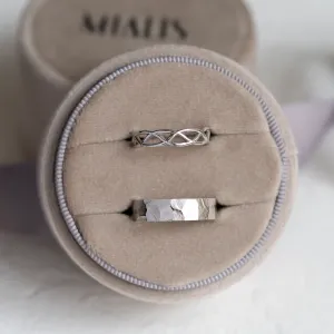 Crossed golden wedding rings JAS Thumbnail