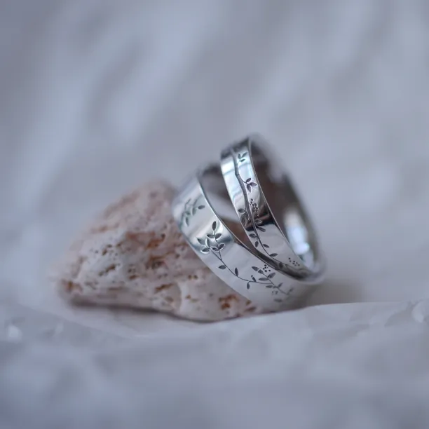 Gold wedding rings with plant motif MIKA Image