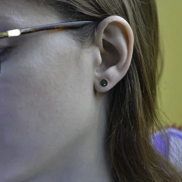 VIOLY gold and diamonds stud earrings for everyday life Image