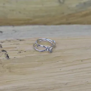 Minimalist daisy gold ring with diamonds VILO Thumbnail