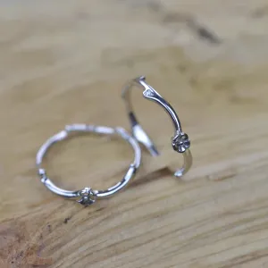 Minimalist daisy gold ring with diamonds VILO Thumbnail