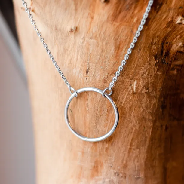 Gold minimalist necklace with a circle KARMA Image