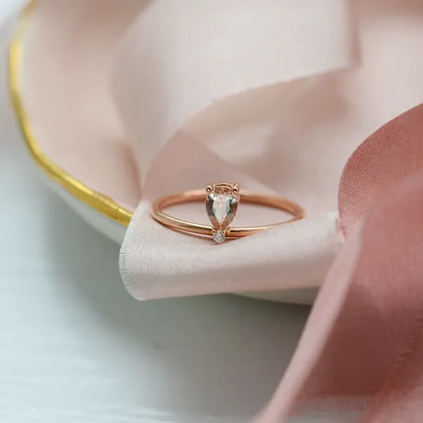Rose gold ring with morganite and diamond MORGAN Image