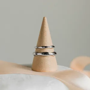 Wavy gold wedding rings with a diamond APRILIA Thumbnail