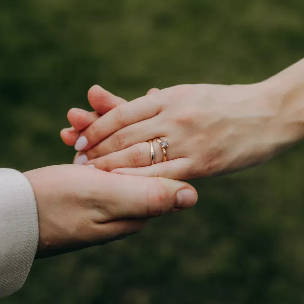 Wavy gold wedding rings with a diamond APRILIA Image