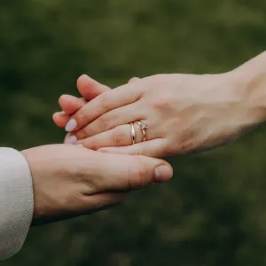 Wavy gold wedding rings with a diamond APRILIA Thumbnail
