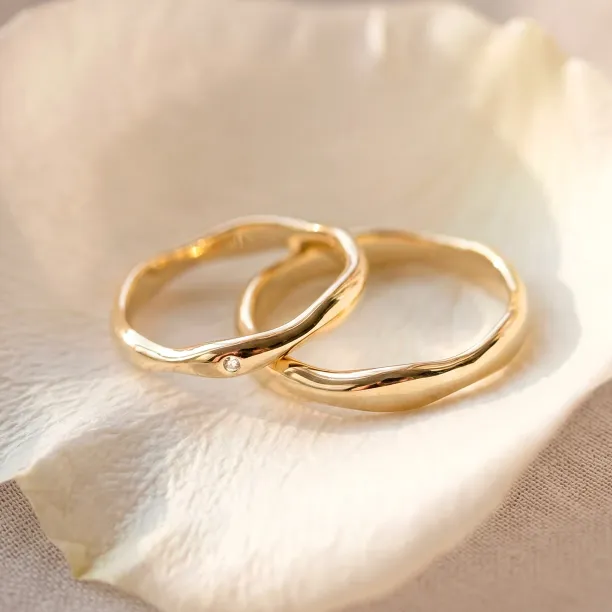 Wavy gold wedding rings with a diamond APRILIA Image
