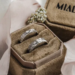 Gold wedding rings with scratched surface LUGO Thumbnail