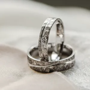 Gold wedding rings with scratched surface LUGO Thumbnail