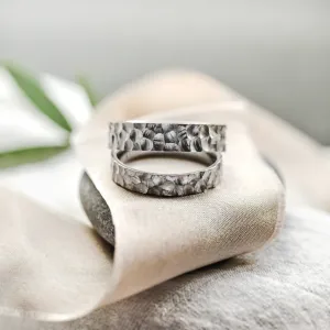 Gold wedding bands with engraved surface PRATO Thumbnail