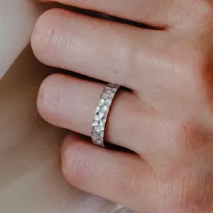 Gold wedding bands with engraved surface PRATO Thumbnail