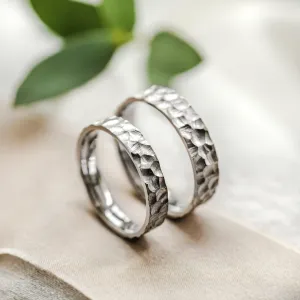 Gold wedding bands with engraved surface PRATO Thumbnail