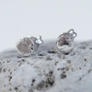 Silver hammered stud earrings with push back closure RIMINI Thumbnail