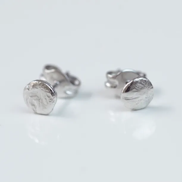 Silver hammered stud earrings with push back closure RIMINI Image