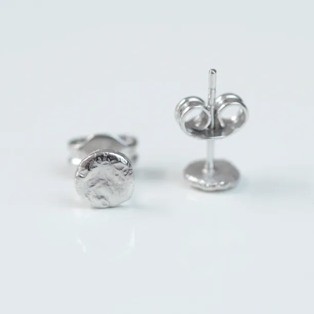 Silver hammered stud earrings with push back closure RIMINI Image