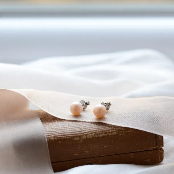 Stud peach pearl earrings QIANA Image