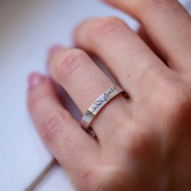 Gold wedding rings with engraved mountains TATRY  Image