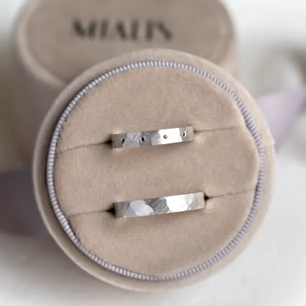 Hammered white gold wedding rings with black diamonds MILANO  Image