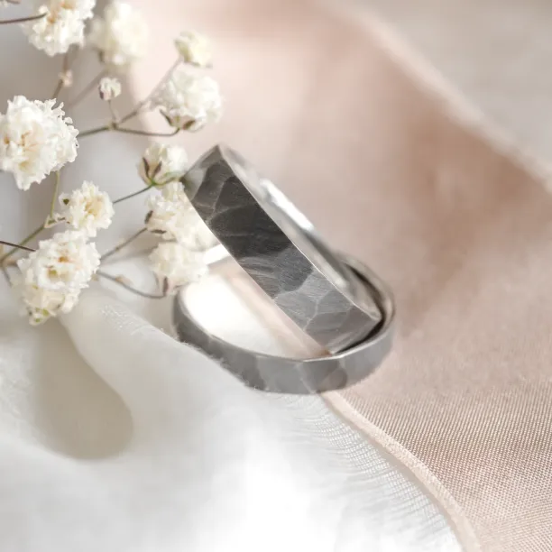 Hammered Wedding Rings made in gold PERU Image