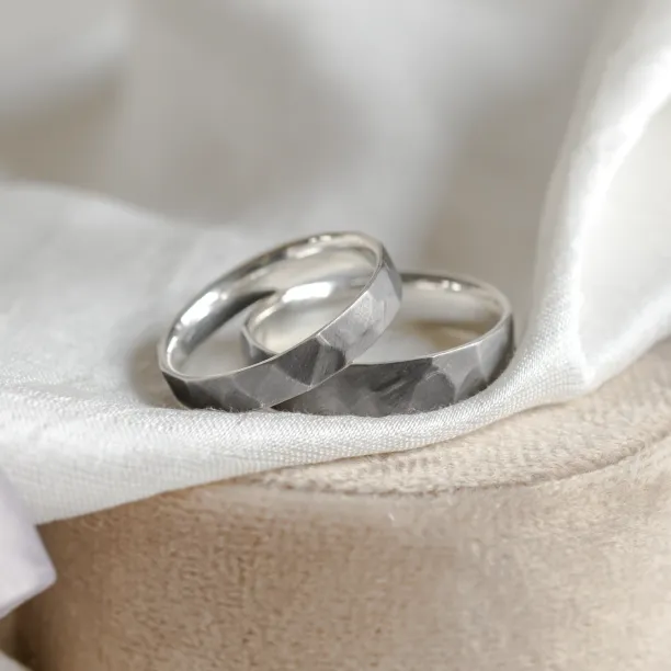 Hammered Wedding Rings made in gold PERU Image