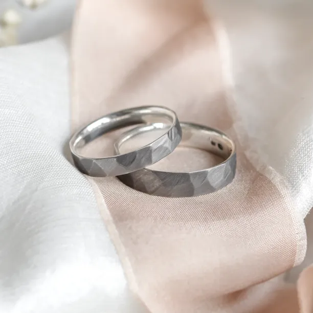 Hammered Wedding Rings made in gold PERU Image