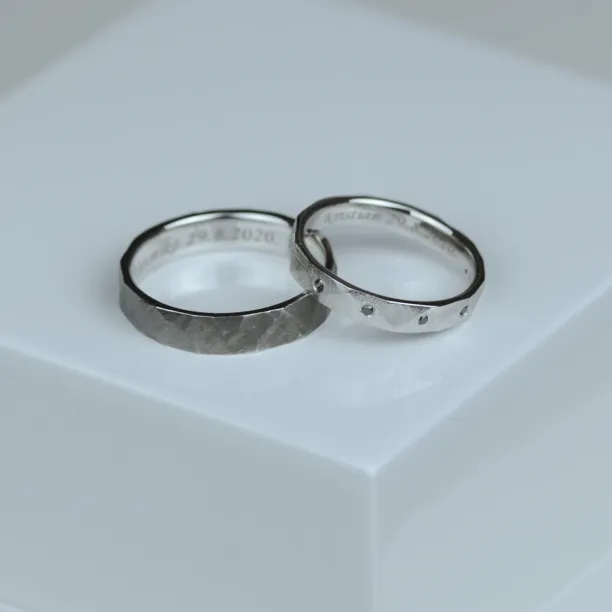 Hammered Gold Wedding Rings with black diamonds BARCA  Image