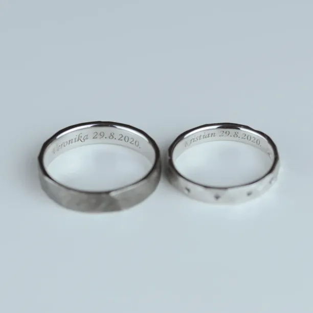 Hammered Gold Wedding Rings with black diamonds BARCA  Image