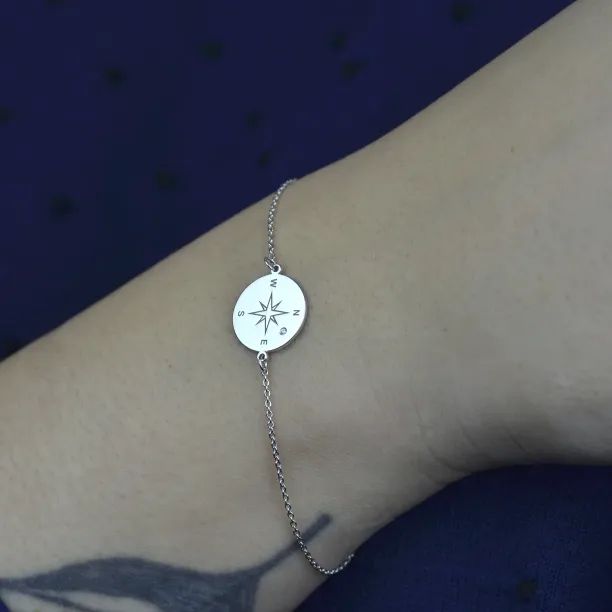 Silver bracelet with a compass and a diamond BOBBIE Image