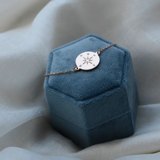 Gold bracelet with a compass and a diamond BOBBIE Image