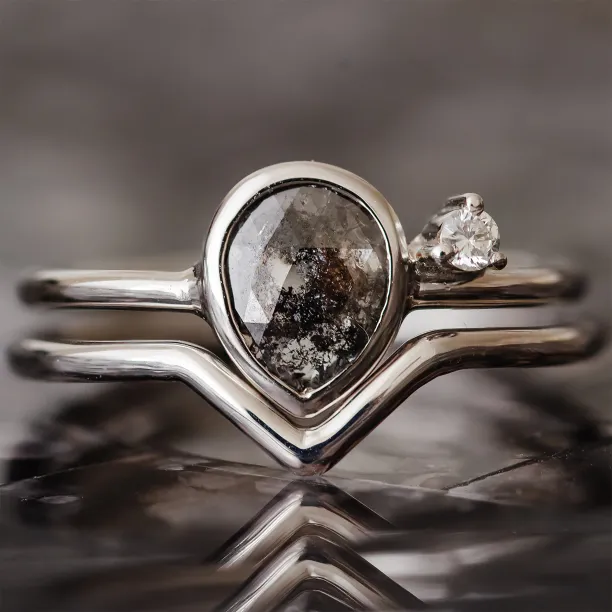 MICHELLE gold ring with salt and pepper diamond 0.6ct Image