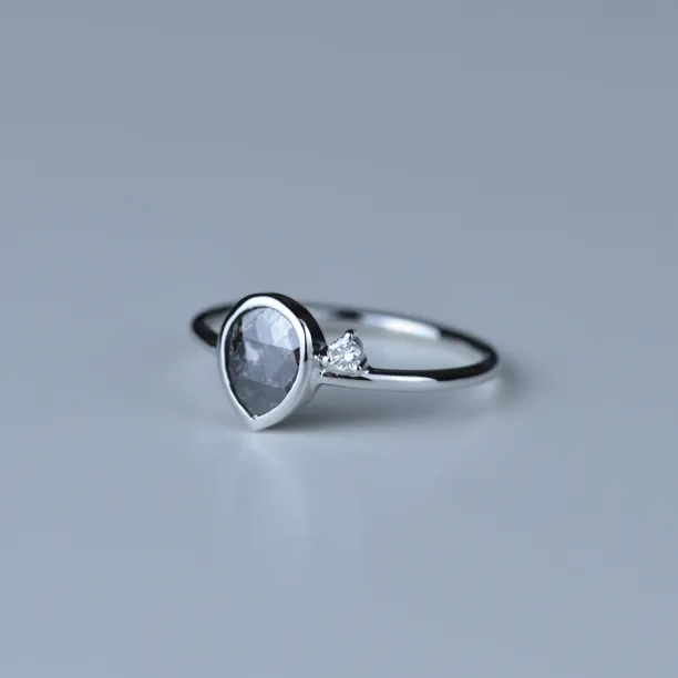 MICHELLE gold ring with salt and pepper diamond 0.6ct Image